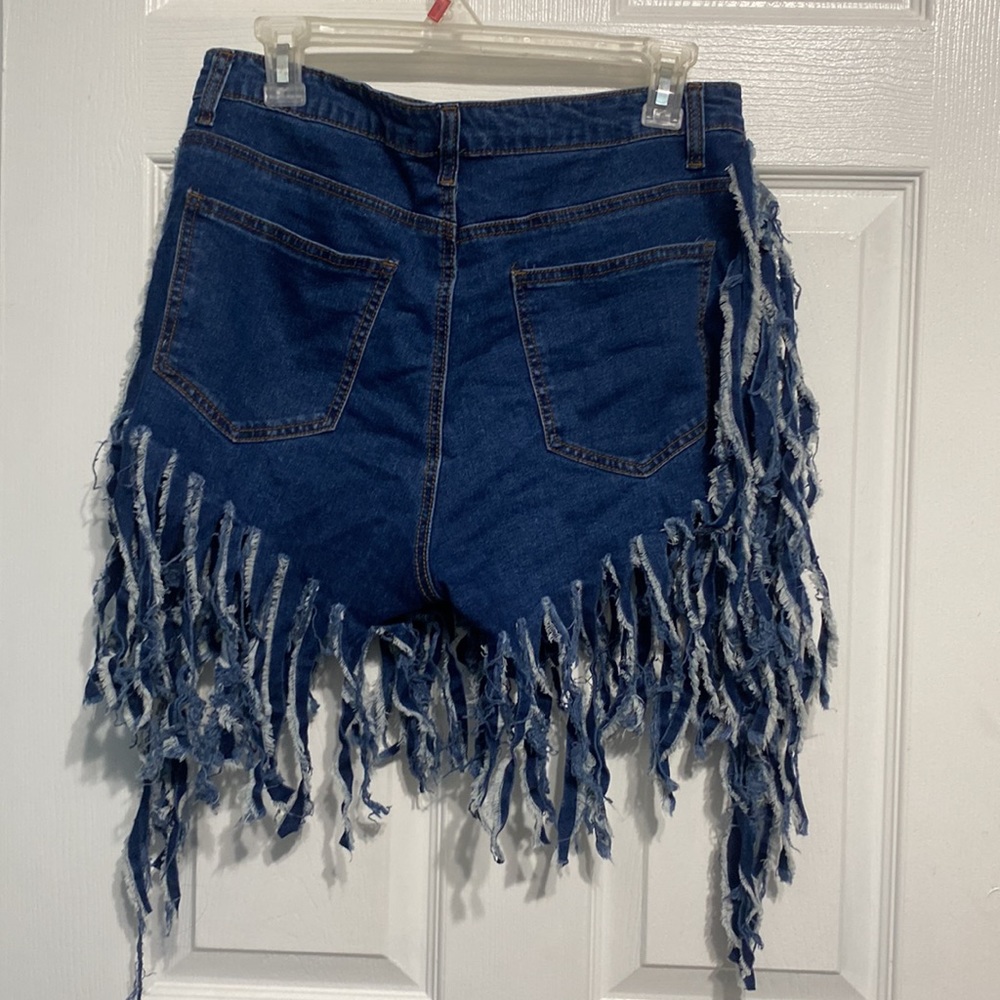 Shorts - Picture 2 of 3